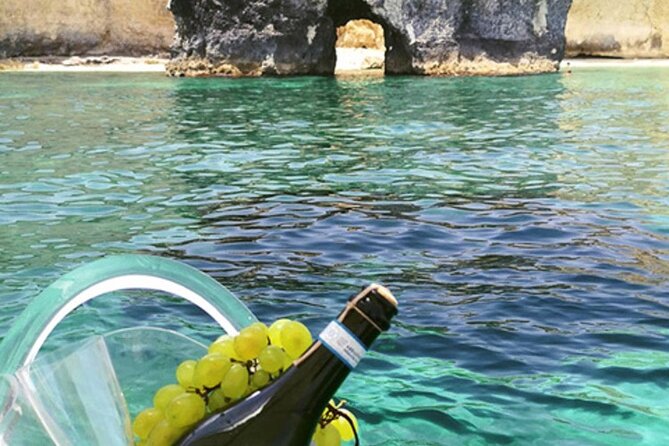 Syracuse private boat with aperitif - Music, fruit, and the aperitif