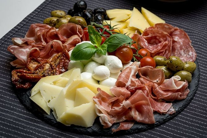 Syracuse Private Walking Tour with Traditional Lunch and Wine - The Jewish Quarter and Via Maestranza
