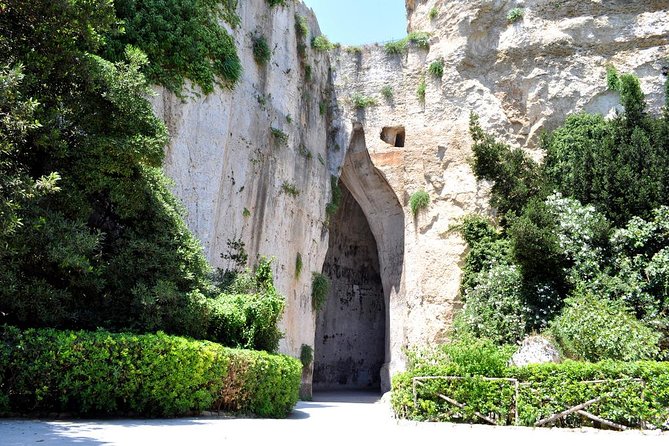 Syracuse's Archaeological Park Private Walking Tour - The Roman amphitheater and a change of era
