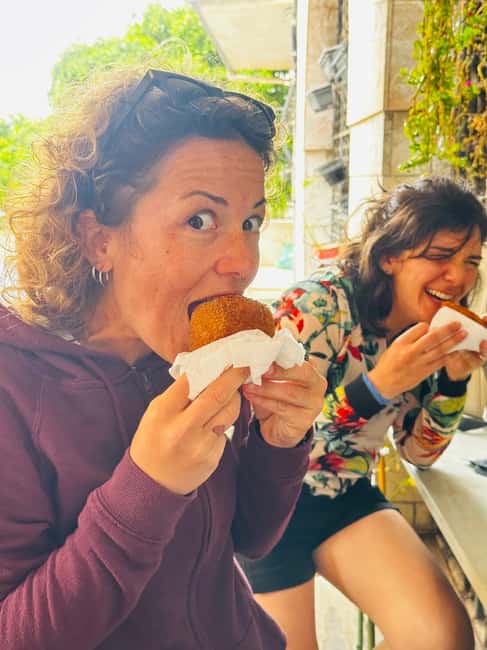 Syracuse: Street Food Walking Tour in Ortigia with Tastings - Syracuse Cathedral and a cold granita