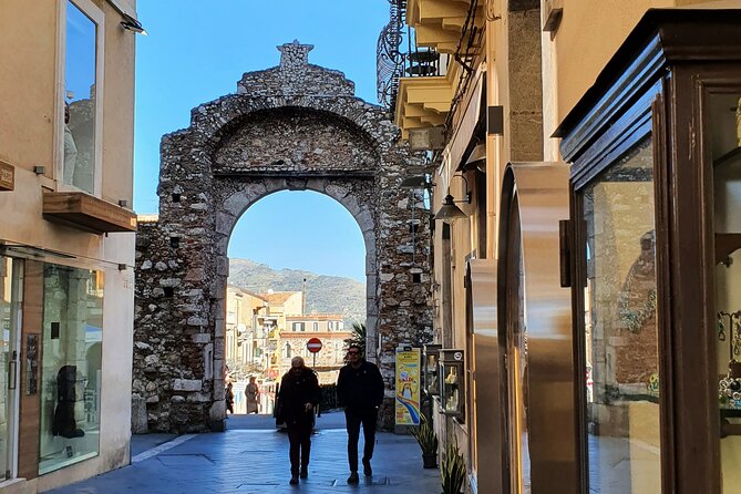 Taormina: A Self-Guided Audio Tour of Sicily’s Hilltop Town - Piazza del Duomo and the female centaur fountain