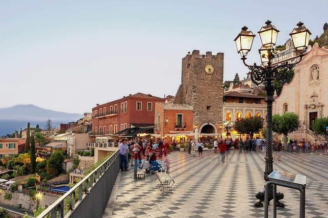Taormina and Castelmola private and guided tour with Arancino - Finish with an arancino