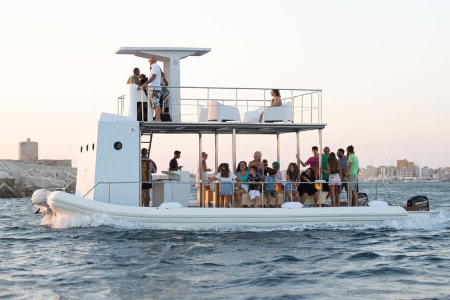 Taormina: BOAT PARTY IN CATAMARANO NELLA BAIA DI TAORMINA - Leaving Giardini Naxos for Taormina Bay