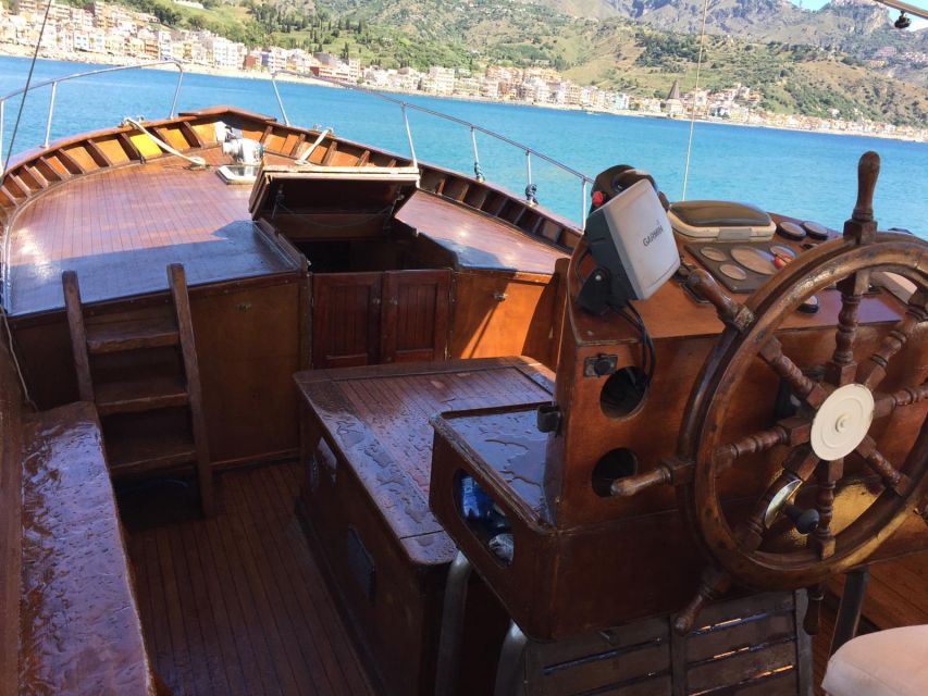 Taormina: Boat Tour to Taormina & Giardini Naxos with Drink - Cape Taormina and its marine life