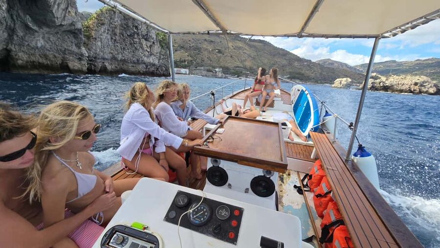 Taormina: Boat Tour with Sicilian Wine Tasting - The group atmosphere and guiding style
