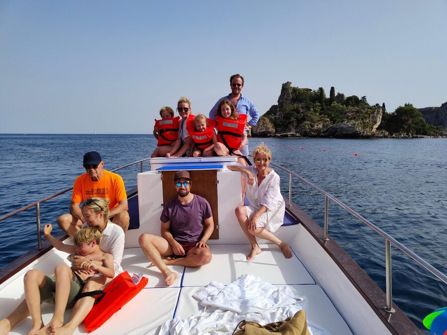 Taormina: Coastline Boat Tour with Aperitif and Snorkeling - Why Taormina looks different from the sea