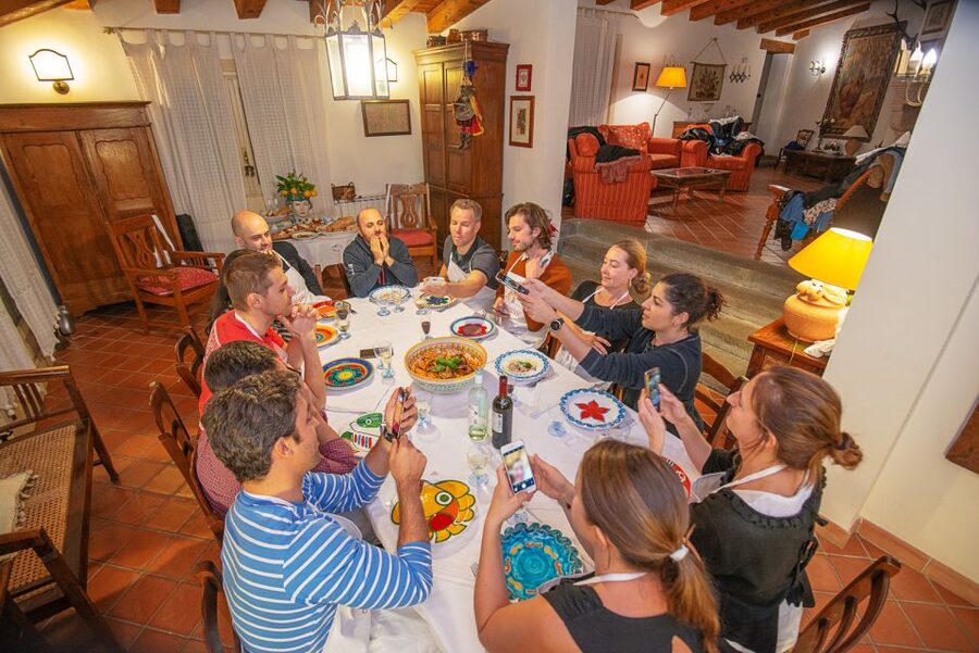 Taormina: Dining Experience at a Local's Home - What happens during the three hours
