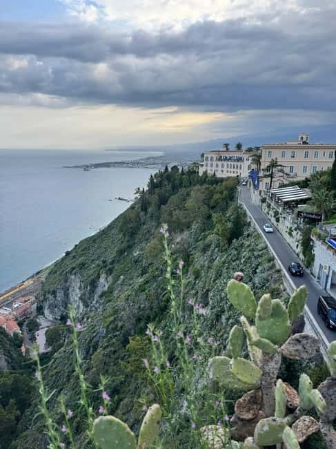Taormina: exclusive tour with food, drinks, and sunset, pick-up from Catania - Sunset drinks in characteristic bars