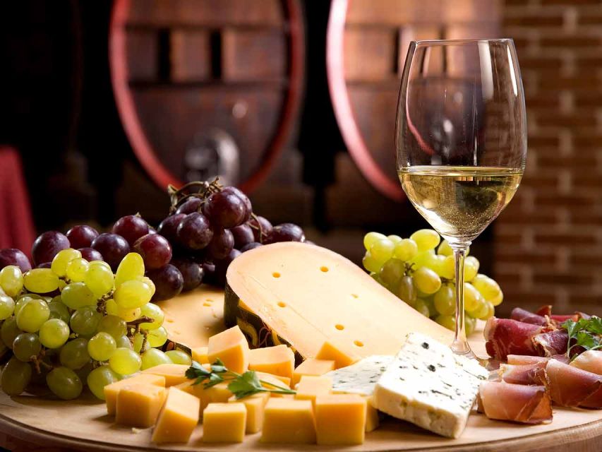 Taormina: Guided Etna Wine Tasting Half-Day Tour - What the guide adds to the afternoon