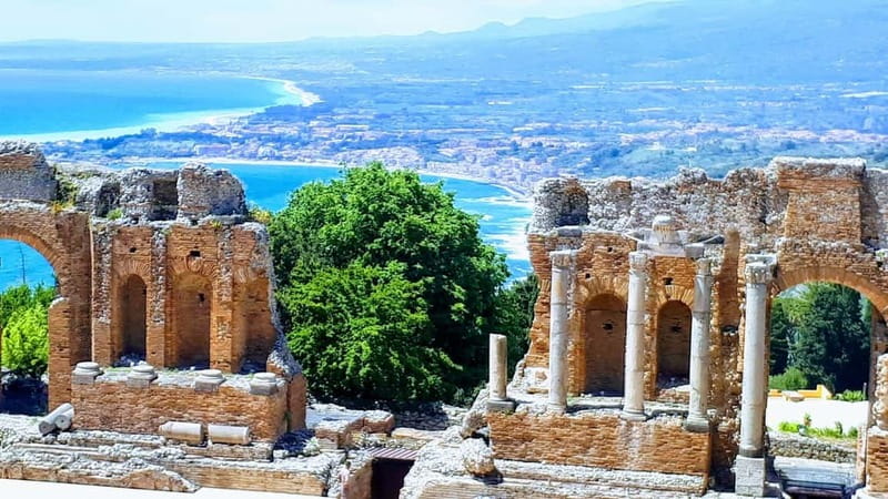 Taormina: Guided Walking Tour - Corso Umberto and Taormina’s everyday center