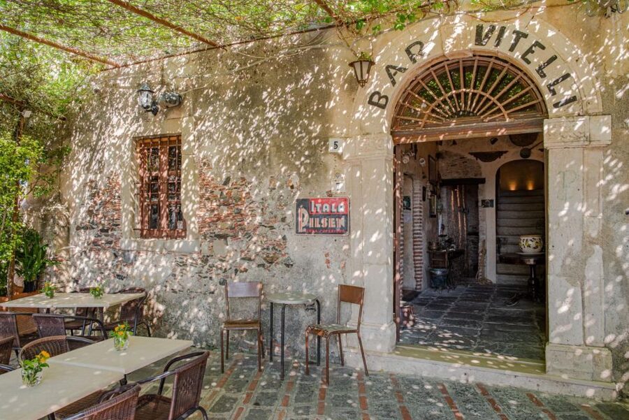 Taormina: Hop-On Hop-Off Green Line Godfather Bus Tour - Audio guide or live commentary?