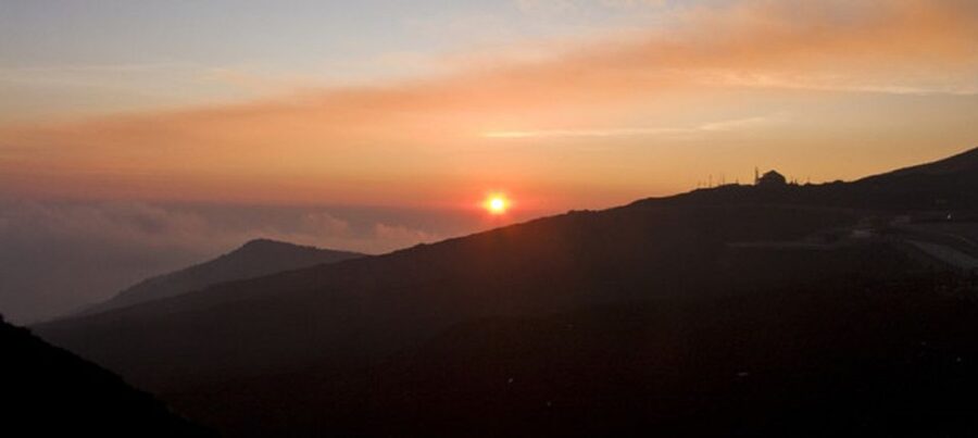 Taormina: Mount Etna Sunset Tour with Cave Visit and Tasting - Honey, wine, and Sicilian produce at the farm stop