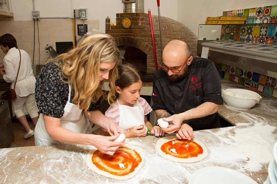Taormina Pizza making class - What this Taormina pizza class is really like