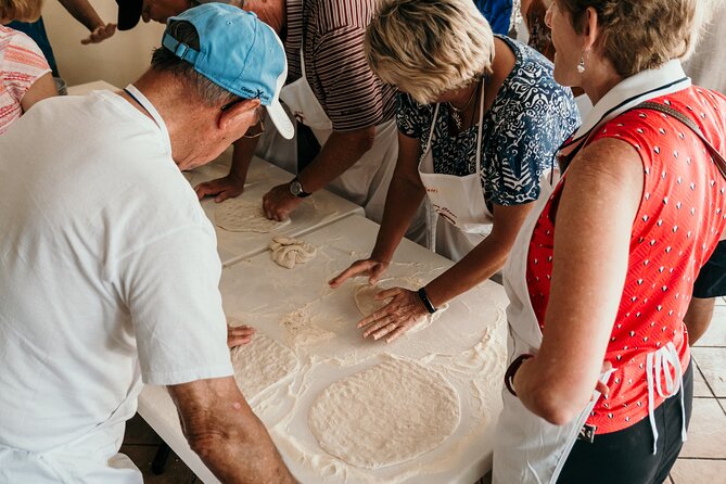 Taormina Pizza Making Class- From Messina - Guide quality and the group experience