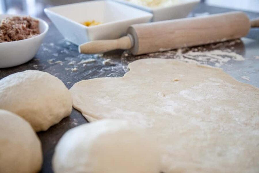 Taormina: Pizza Making Class with Lunch and Wine Tasting - A cooking class in the heart of Taormina