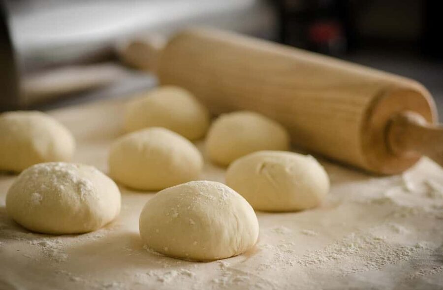 Taormina: Pizza Making Class with Lunch and Wine Tasting - The break for starters, cheese, and wine