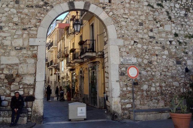Taormina shore tour - for small group cruise passengers - The 45-minute drive from Messina