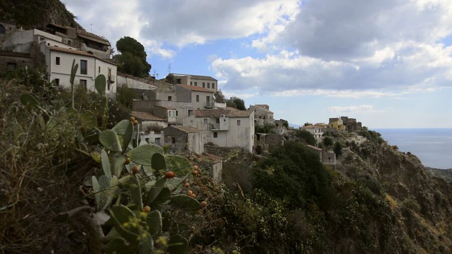 Taormina: The Godfather Film Tour to Savoca and Forza d'Agrò - The coach ride from Giardini Naxos to Savoca