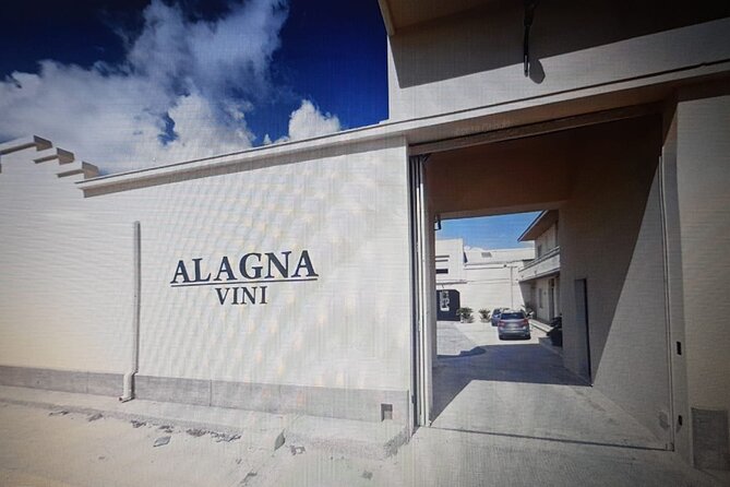 Tasting in the historic cellar of Marsala - The role of the owner and staff