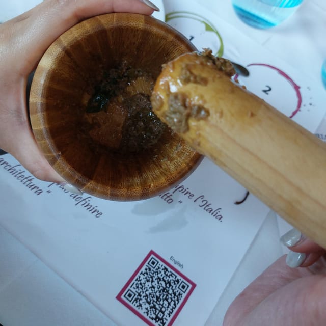 Tasting of sicilian olive oils and specialties - Walking through vineyards and olive groves