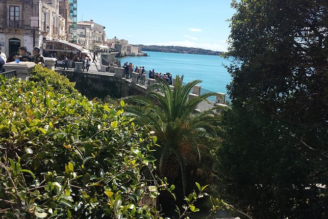 Taxi from and to Giardini Naxos, Taormina, Letojanni, Trappitello or vice-versa. - What the one-hour duration means for your plans