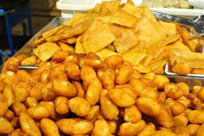 The Complete Street Food Walking Tour - History & Tasty Bites in Palermo - Capo Market and Palermo’s spongy pizza