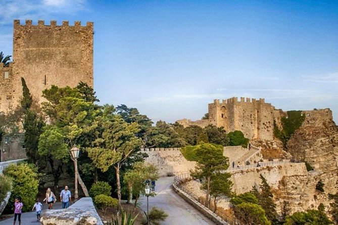 Tour Erice, Trapani salt pans, Segesta - The Trapani salt pans and the work of salt