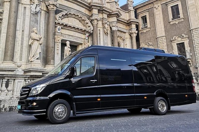 Tour ETNA-TAORMINA-ISOLA BELLA - The transport, group size, and daily rhythm