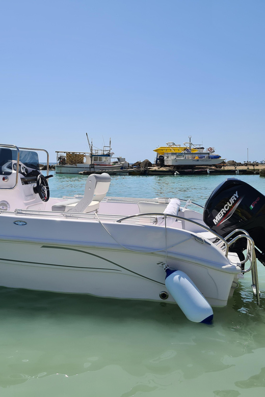 Tour in barca privata da Avola a Marzamemi con snorkeling - Swimming and snorkeling at Vendicari