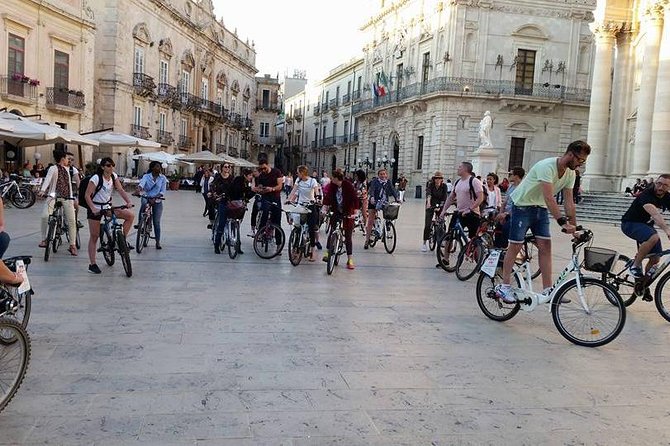 Tour in bike history Island Ortigia and archeological park Neapolis - Ortigia begins with ancient remains