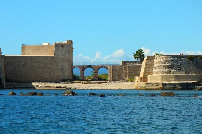 Tour of the island of Ortigia and exploration of sea caves with baths. - The swim from the boat