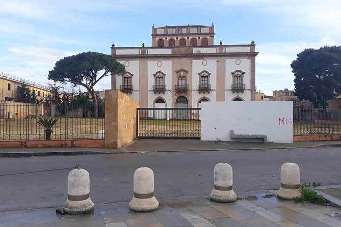 Tour of Villa Palagonia and Street Food itinerary in Bagheria - The street-food question and what to clarify