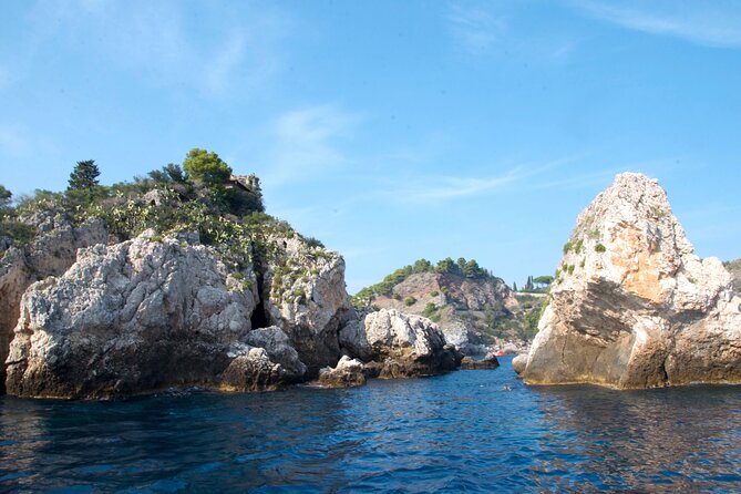 Tour to Baia di Taormina, Isola Bella and Naxos - Why Taormina Bay looks best from a boat