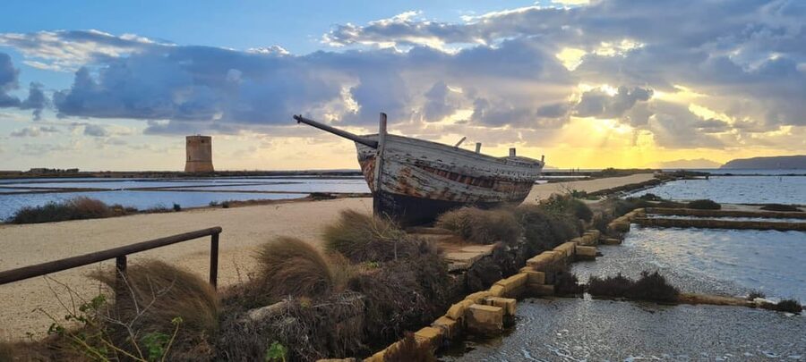Trapani: Salt Pans Sunset Tour and Flamingo Way - The Calcara stop and the old windmills