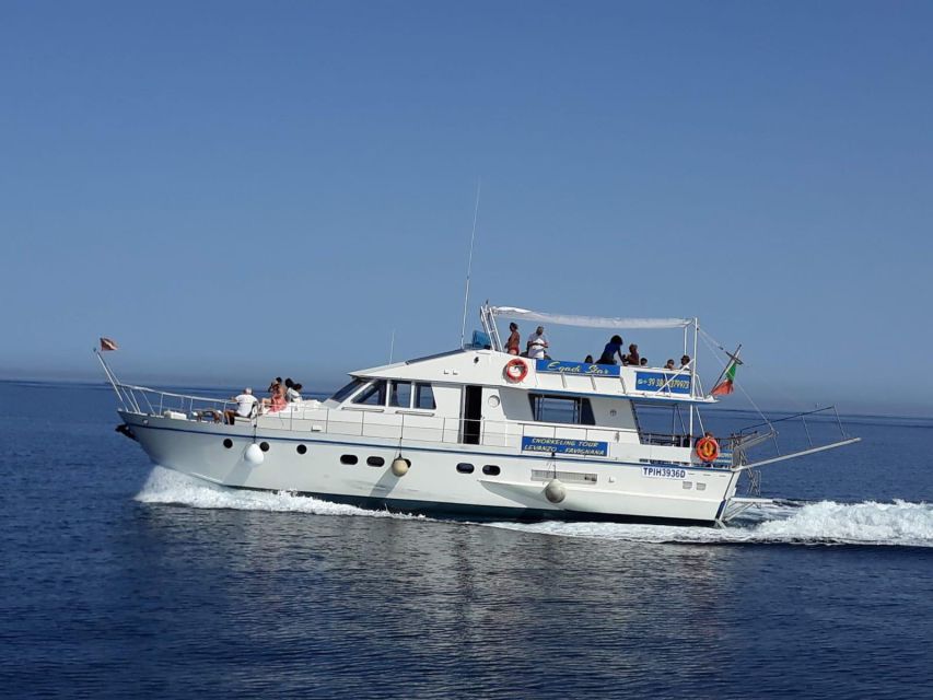 Trapani: Yacht Excursion to Levanzo and Favignana with Lunch - A small yacht makes the day feel less rushed