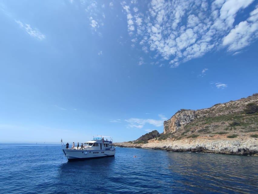 Trapani: Yacht Excursion to Levanzo and Favignana with Lunch - Cruising toward Favignana