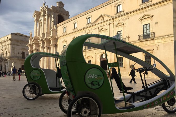 Velobike tour ecologico guidato con soste per visitare i monument - Maniace Castle and Spanish fortifications