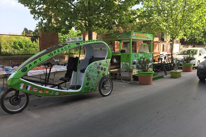 Velobike tour ecologico guidato con soste per visitare i monument - The old Bourbon prison and market