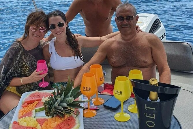 Visit of the bay of Taormina with private boat - Leaving from Giardini Naxos