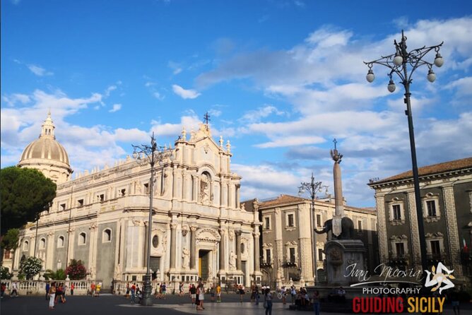 WalkingTour CATANIA - discovering the city of lava with a licensed guide - Piazza Università and student Catania
