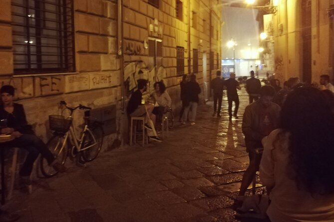 Wine Tasting in a group with other travelers - Five Sicilian wines, one easy evening in Palermo