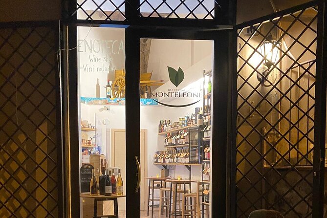 Wine Tasting in a group with other travelers - Starting at Bottega Monteleone on Via Monteleone