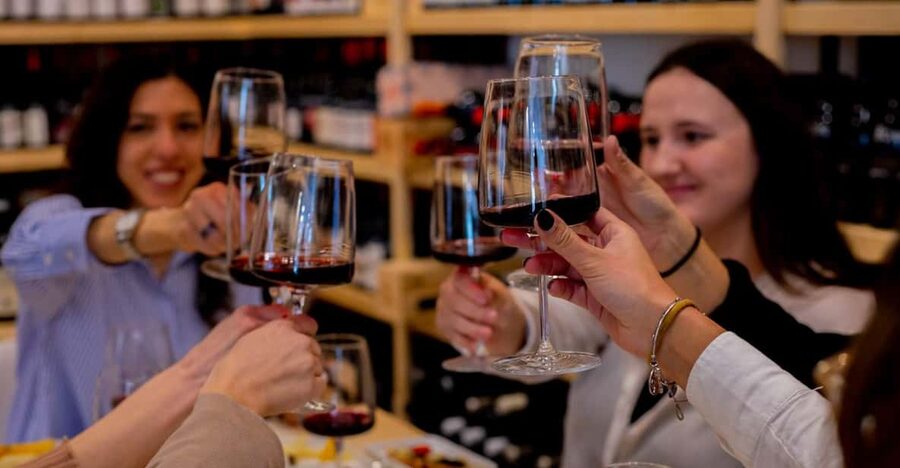Wine tasting in Catania Historic center - Choosing between one wine and three