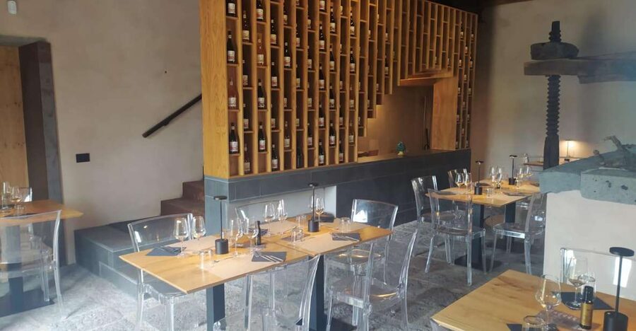 Wine tour with wine tasting - Inside the old Palmento