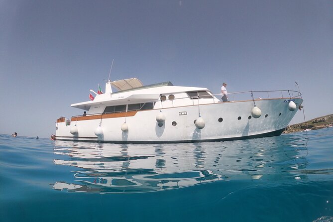 Yacht excursion Shalimar IV - Swimming at Favignana’s sheltered coves